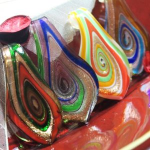Čekiško stiklo pakabukas „Spiralinis lašas“